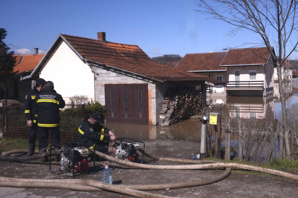 Министар Ђорђевић обишао поплављена подручја у Лучанима и Чачку