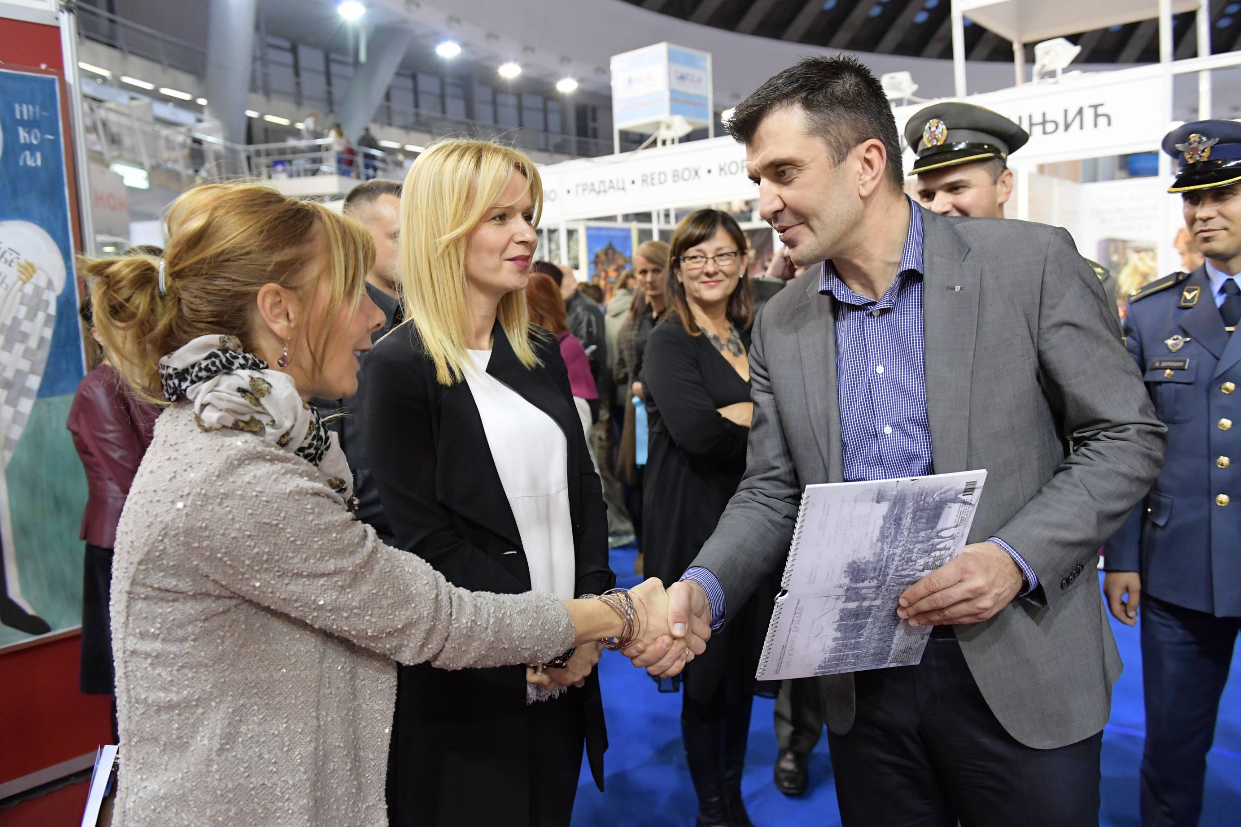 Ministar odbrane posetio sajam knjiga