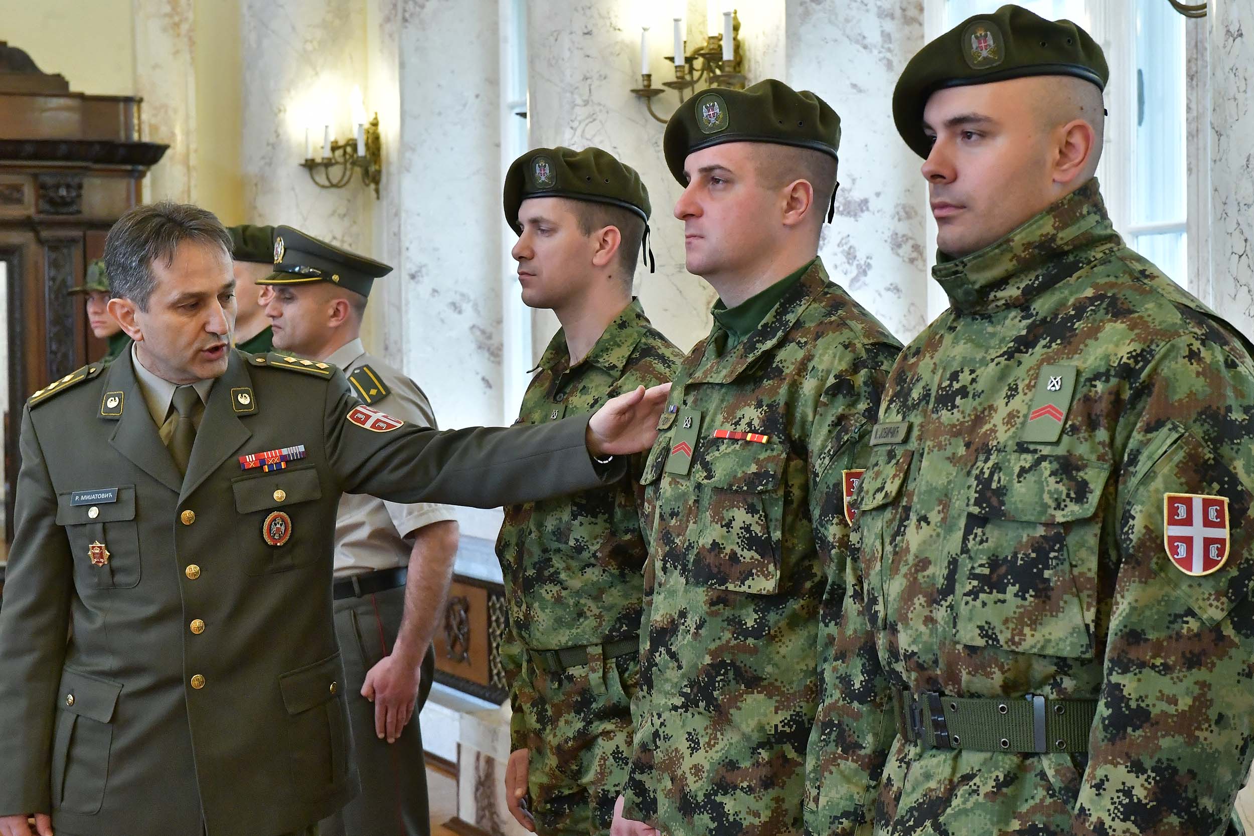 Видеть себя в военной форме. Полевая Военная форма армии Сербии. Куртка Полевая m93. Serbian Army Сербская. Камуфляж Сербии MDU-10. MDU 10 камуфляж.